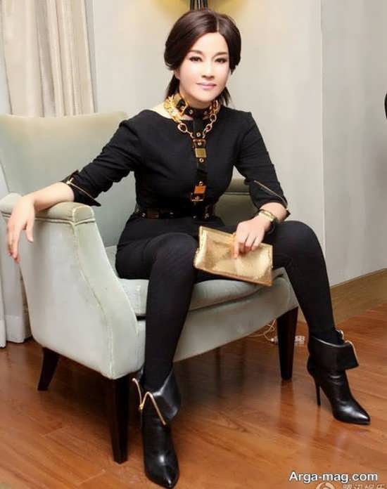 بازیگر زن چینی 61 ساله با چهره ای جوان
